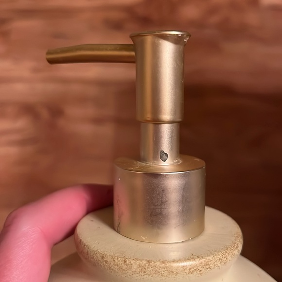 Lotion Bath soap dispenser art in motion nature’s curiosities plant flowers EUC - Picture 8 of 8